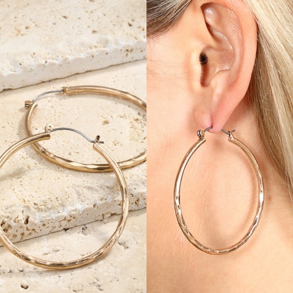 LAST 1! Gold hammered hoop earrings - Picture 3 of 5